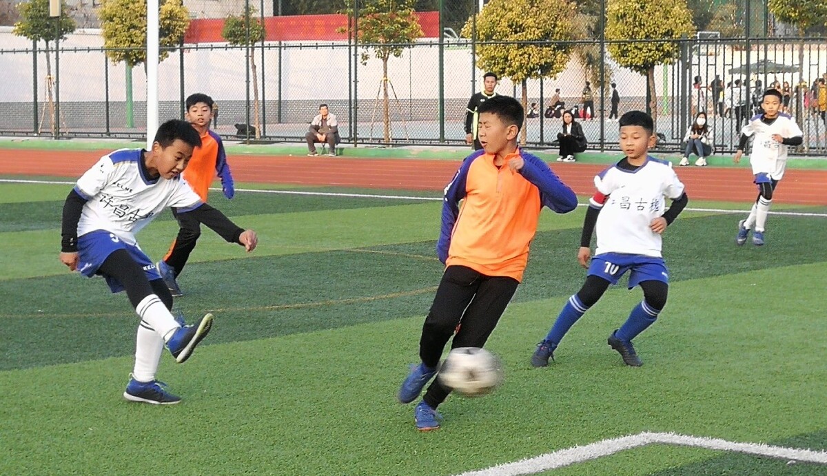 矛盾地对外 矛盾地对外